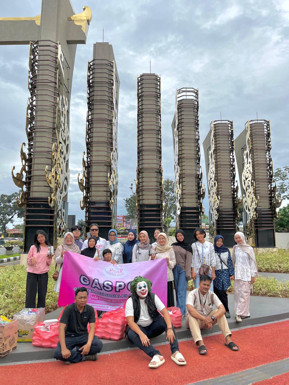 "GASPOL"di Bogor! Intip Cara Seru Pilar Foundation Tebar Energi Positif di Tugu Lawang Kori